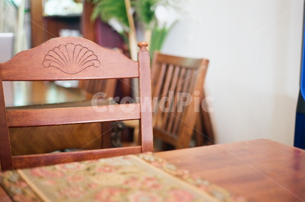 테이블,카페,의자,원목의자,감성,감성,sensible,feeling,인테리어,실내디자인,interior design