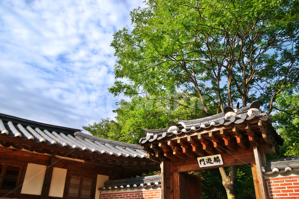 인유문,경복궁,궁궐,조선시대,녹산,출입구,건청궁,한국전통,한국문화,korean traditional,korean culture,랜드마크,landmark,tourist attraction,한국랜드마크,한국관광지,한국명소,korea landmark,korea tourist attraction,건축물,건물외관,exterior,building,structure,architecture,construction