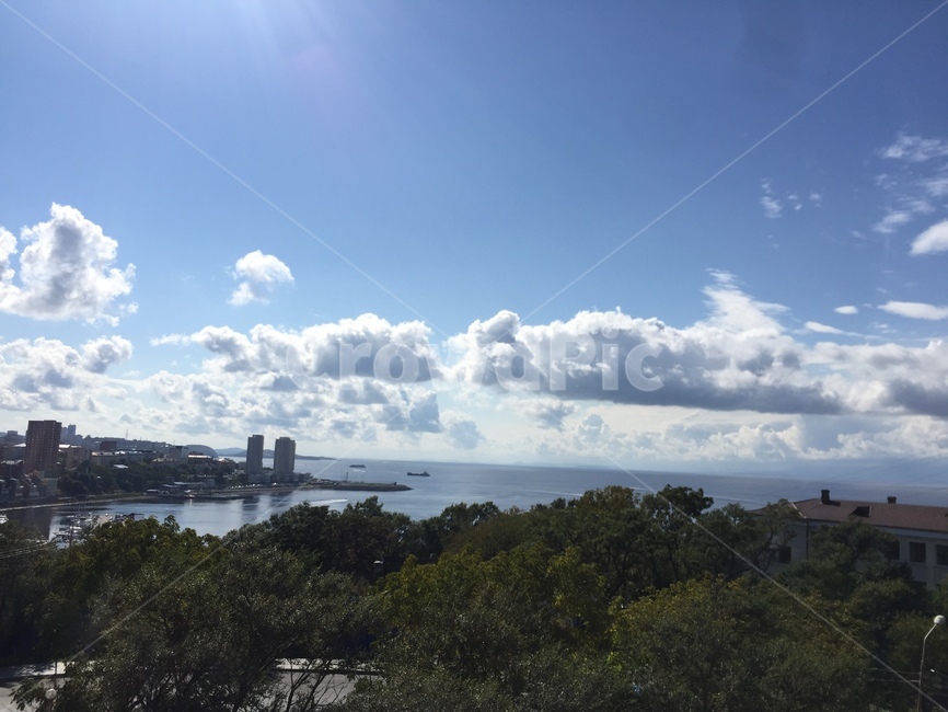 바다,하늘,푸름,드넓음,햇빛,도시,풍경,city,landscape,nature,자연,outdoors,옥외,weather,날씨,cloud,구름,cumulus,적운,sky