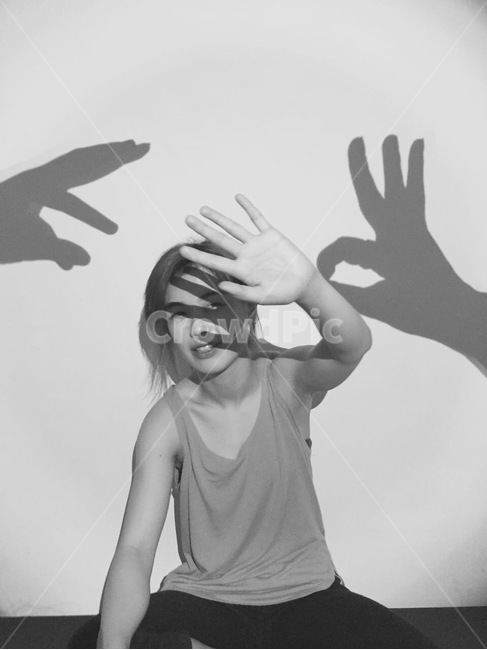 그림자,그림자놀이,빛,손바닥,손그림자,장난,사람,인물,인간,human,person,여성,여자,woman,female,lady