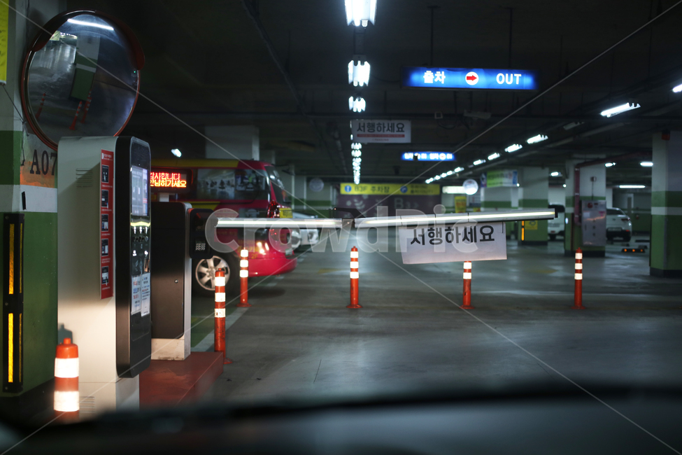 주차,출차,주차장,지하,출구,교통,교통수단,traffic,transportation