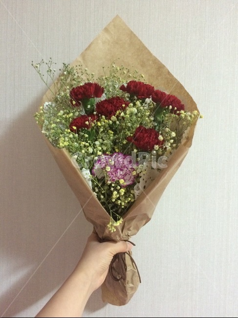 설렘,꽃다발,장미꽃,프로포즈,꽃선물,안개꽃,기대,꽃,flower,기념일,축하,anniversary,congratulation,celebrate,celebration