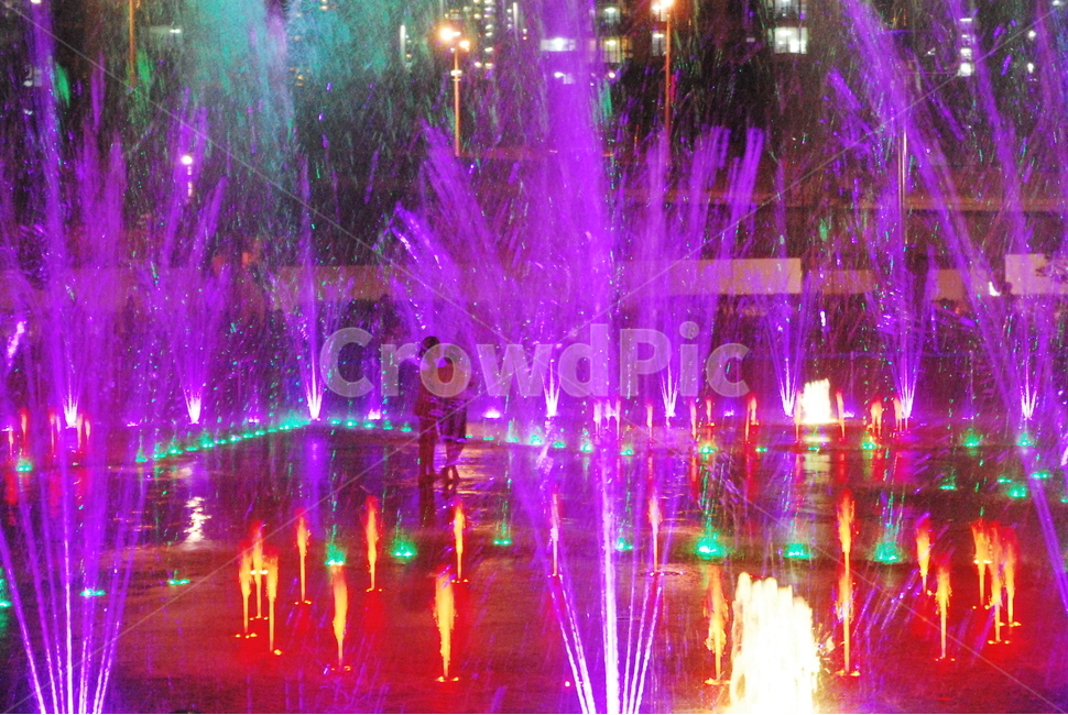 분수,fountain,children,play,water,purple,사람,인물,인간,human,person,어린이,어린아이,child,children,kid