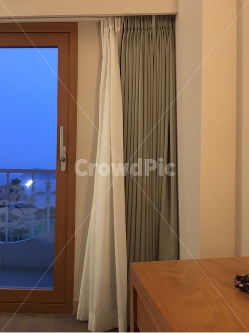 창문,window,커튼,wall,벽,outside