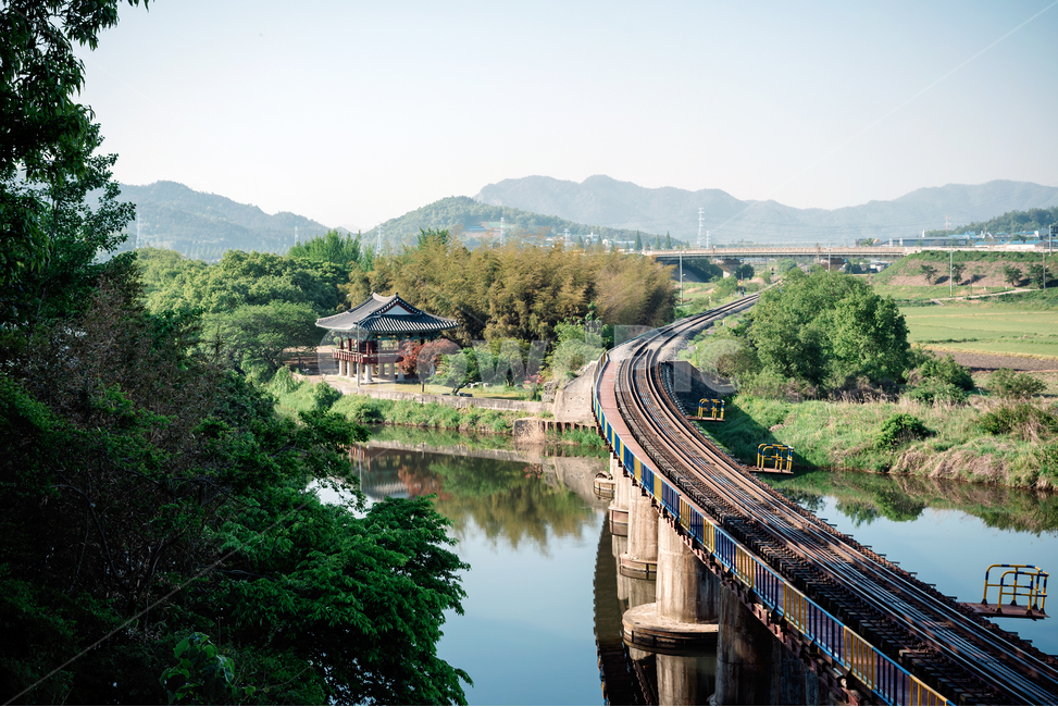 반영,저수지,철길,한국미,맑은날,자연,풍경,nature,landscape,한국자연풍경,한국자연경관,korea nature landscape,road,도로,outdoors,옥외,scenery,경치