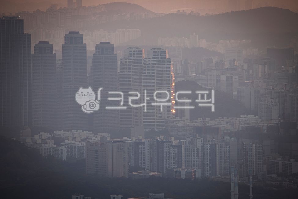 fine dust,high altitude,city,industry,Hazardous Substances,air,building,harmful,summer,Pollution,mountain,From China,dark,sight,land mark,spring season,high rise building,sky,smoke,health,dinner,seoul,monsoon
