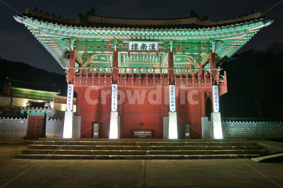 한남루,정문,행궁,남한산성,누대,전각,주련,조선시대,인조,밤,야경,유적,전통,문화,야경,밤,풍경,nightscape,night,landscape,한국전통,한국문화,korean traditional,korean culture,랜드마크,landmark,tourist attraction,한국랜드마크,한국관광지,한국명소,korea landmark,korea tourist attraction,건축물,건물외관,exterior,building,structure,architecture,construction,건물