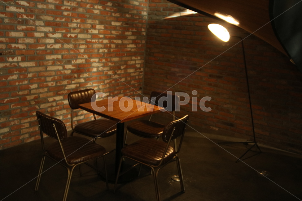 카페,조명,은은한,분위기,의자,테이블,인테리어,실내디자인,interior design