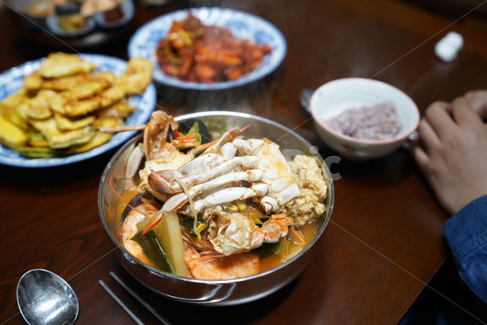 음식,food,먹거리,집밥,반찬,해물,국물,탕,게,그릇,요리,안주,음식,식재료,요리,food,cook,meal,dishes,food reserves,한식,한국음식,한국요리,korean food,korean dishes,korean meal,korean cook