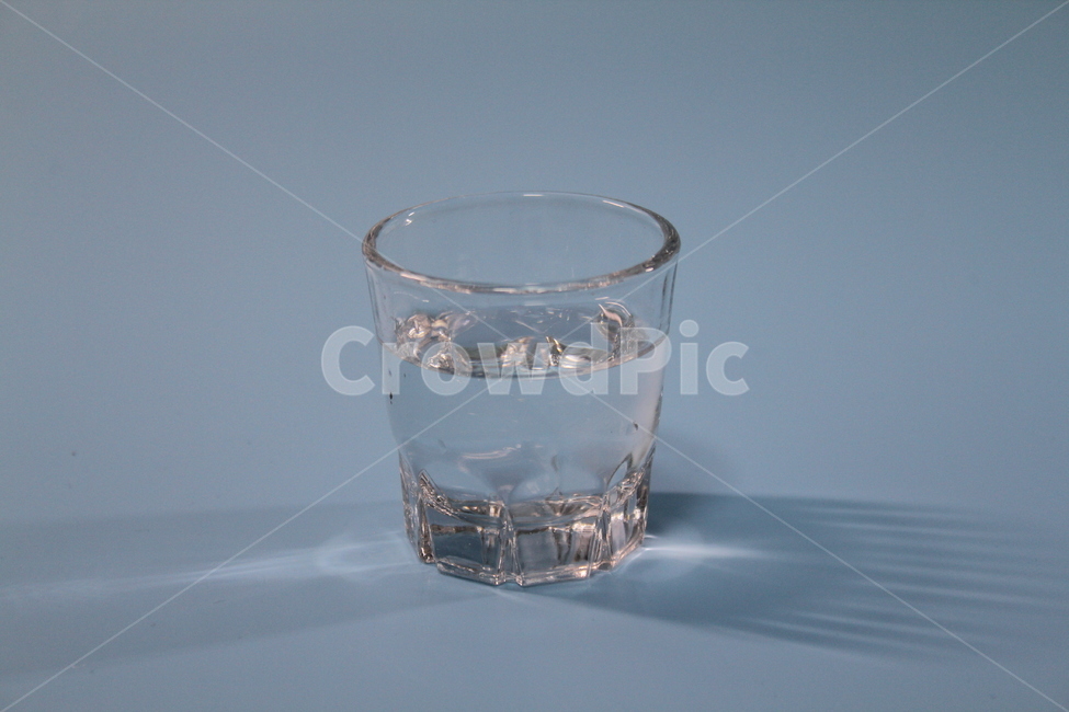 술,술잔,소주,알콜,음주,건배,음료,잔,술,주류,alcohol,사물,물건,오브젝트,thing,object,matter