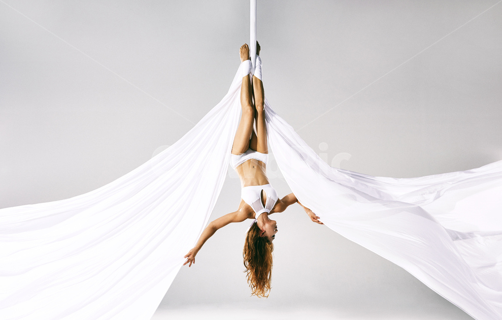 플라잉요가,에어리얼실크,요가,에어리얼요가,운동,스포츠,익스트림스포츠,바디프로필,서커스,곡예,사람,인물,인간,여성,여자,건강,헬스,운동복,요가복,폴웨어,유연성,근력운동,aerialsilk,aerialsilks,circus,아크로바틱,acrobat,acrobatic,human,person,female,healthcare,sports,extremesports,bodyprofile,사람,인물,인간,human,person,여성,여자,woman,female,lady