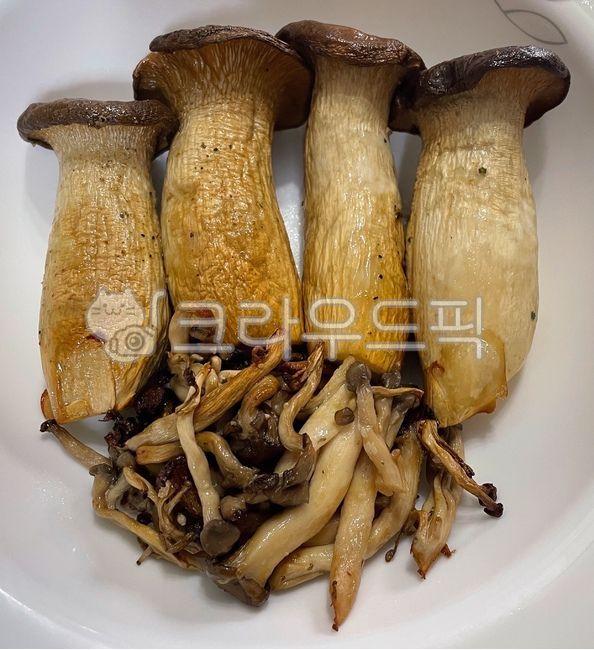 통새송이버섯구이,새송이버섯구이,버섯구이,버섯,구이,느타리버섯구이,느타리버섯,별미,음식,요리,식사,식재료,먹방,에어프라이어요리,에어프라이어구이,meal,food,dish,cook