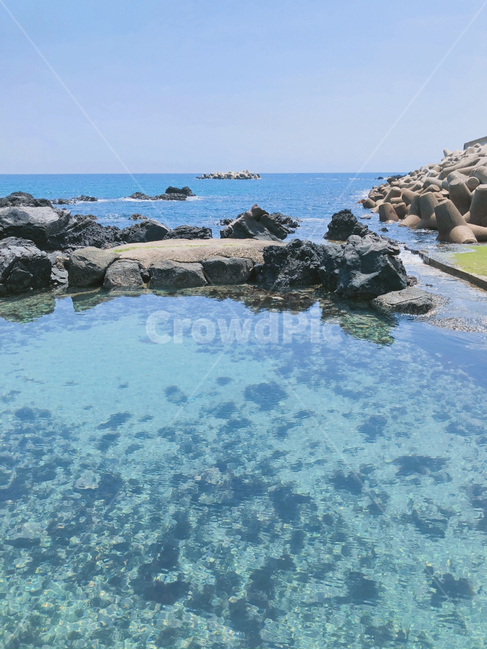 제주도,바다,바닷물,푸른바다,보트,방파제,자연,풍경,nature,landscape,한국자연풍경,한국자연경관,korea nature landscape,제주도,jeju,jeju island,outdoors,옥외,ocean,대양,water,물,sea,promontory,곶,shoreline,해안선,land,땅