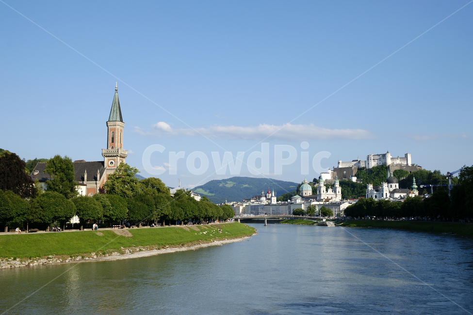 castle,성,건물,building,architecture,house,monastery,europe,austria,salzburg,짤츠부르크,유럽,오스트리아,주택,수도원,언덕,중세,집,강,물,교회,강가,하늘,여름,성당,건축물,bluesky,blue,river,나무,tree,파랑