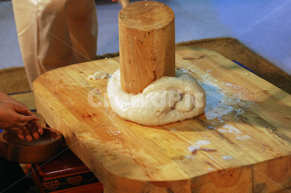 making,process,rice cake board,chigi,work,traditional rice cake,labor,culture,rice cake,folk,customs,manufacturing,wood,manufacturing process,tradition,traditional food,rice cake pounding,Korean tradition,Korea