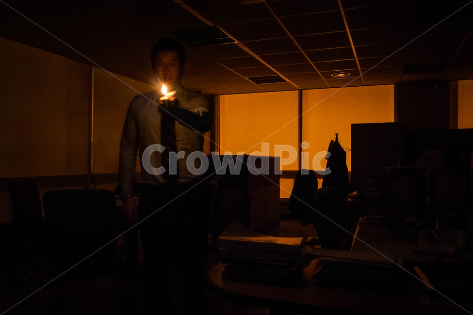 조명,촛불,공포,lighting,라이타,암흑,어둠,사람,인물,인간,human,person