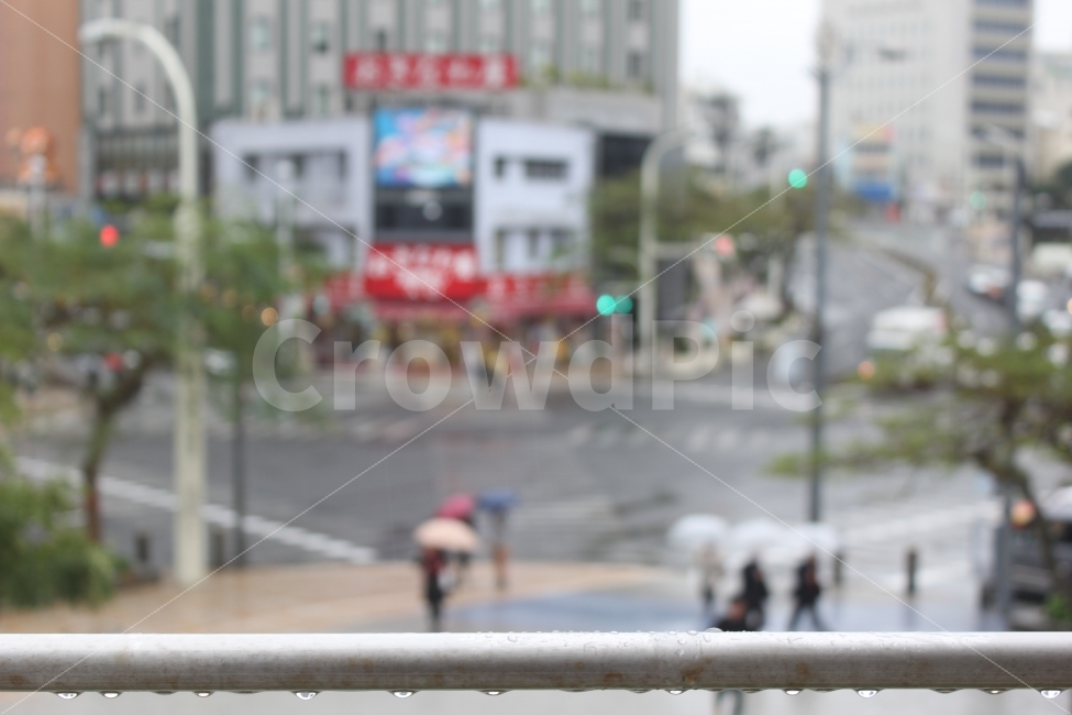 거리,도로,교차로,우산,비,흐림,나하,오키나와,일본,아시아,구름,하늘,street,road,way,intersection,junction,crossroad,umbrella,rain,rainy,cloudy,naha,okinawa,japan,asia,cloud,sky,비,비오는날,rain,rainy,도시,풍경,city,landscape,pedestrian,보행자,road,도로