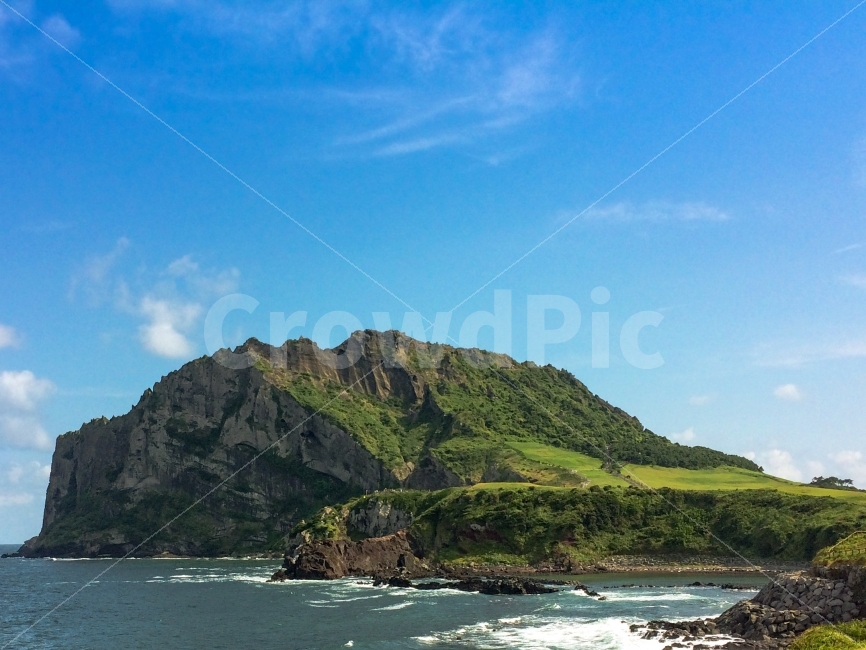 제주도,성산일출봉,바다,풍경,여름,자연,풍경,nature,landscape,제주도,jeju,jeju island,outdoors,옥외,land,땅,sea,water,물,ocean,대양,shoreline,해안선,promontory,곶,coast,연안