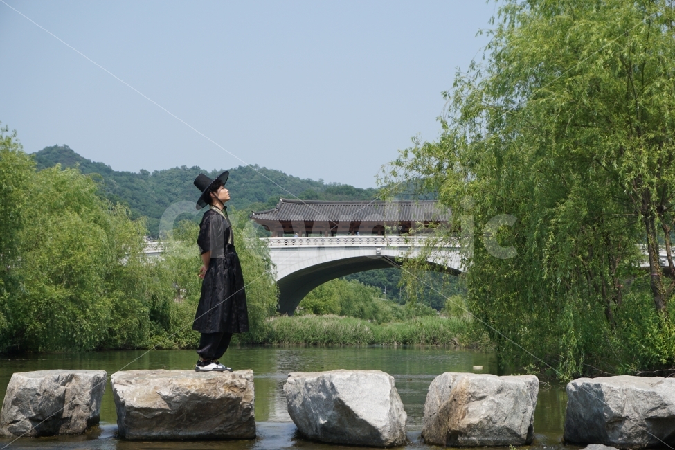 전주,전주한옥마을,여행,전통의상,한복,hanbok,korea,Jeonju,travel,인생무상,한국전통,한국문화,korean traditional,korean culture,한복,한국전통의상,hanbok,korean traditional clothes,사람,인물,인간,human,person,남성,남자,man,male,연출,컨셉,콘셉,direction,concept