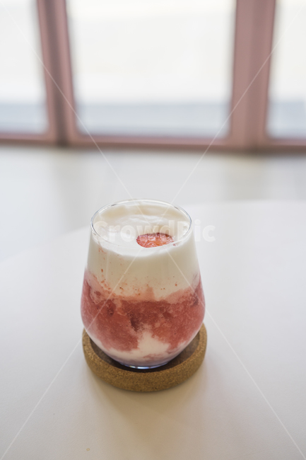 음료,디저트,딸기주스,크림딸기,딸기우유,음료수,drink,beverage,감성,sensible,feeling
