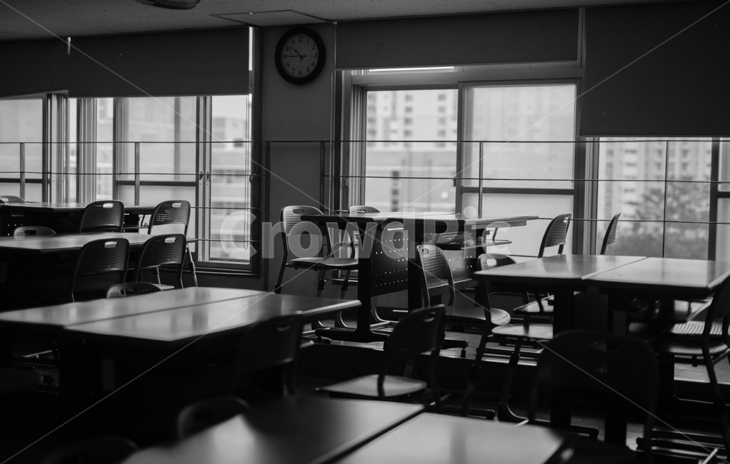 학교,흑백,교실,창문,공부,빈교실,흑백,모노톤,monochrome,black and white,교육,학교,공부,education,learning,study,school