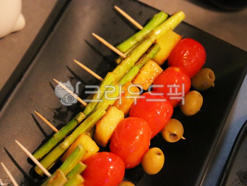 레스토랑,파티음식,홈파티,메뉴,꼬치,꼬지,안주,토마토구이,야채구이,파인애플,올리브,아스파라거스,음식,식재료,요리,food,cook,meal,dishes,food reserves