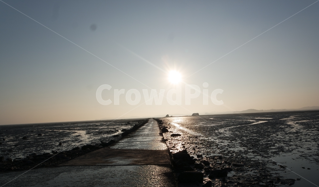바다,해안가,갯벌,노을,해넘이,태양,역광,하늘,바닷가,붉은해,그늘,sunset,sea