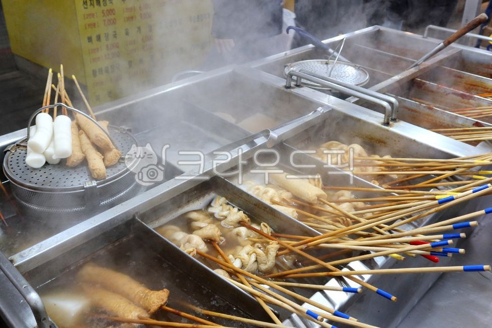 어묵,오뎅,전통시장,재래시장,판매,상점,가게,노점,시장,음식,간식,요리,어묵꼬치,분식,식재료,부산어묵,fishcake,traditionalmarket,sales,shops,stalls,markets,food,snacks,cooking,fishcakeskewers,snackfood,foodingredients,busanfishcake