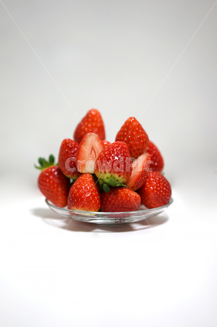 딸기,strawberry,과일,음식,겨울철과일,빨강,레드,red,베리,음식,식재료,요리,food,cook,meal,dishes,food reserves,과일,열매,fruit
