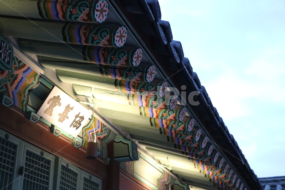 경복궁,야간개장,야경,궁전,한국,전통,한옥,역사,박물관,관광지,조선시대,유적,궁궐,정궁,북궐,태조,종로,세종로,서울,고종,정전,근정전,궁,경회루,집현전,고궁,한국전통,한국문화,korean traditional,korean culture,건축물,건물외관,exterior,building,structure,architecture,construction