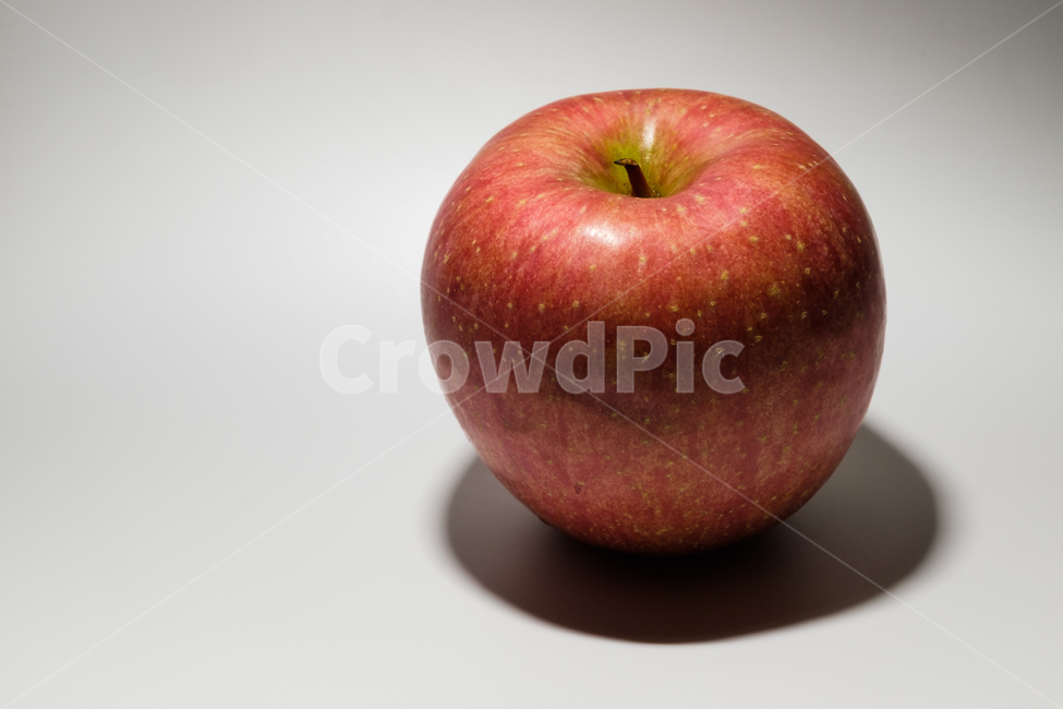 과일,사과,잘익은,신선한,달콤한,과즙,채식,음식,빨간색,건강한,맛있는,딱딱한,껍질,과육,노란색,예쁜,자연,식품,식용,후식,음식,식재료,요리,food,cook,meal,dishes,food reserves,과일,열매,fruit