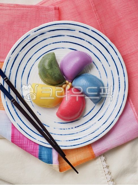 전통음식,한국전통음식,한국음식문화,전통문화,traditionalfood,koreantraditionalfood,koreanfoodculture,traditionalculture,송편,한국음식,식품,한식,한국문화,한국,배경,음식문화,웰빙,문화,아시아,아시아음식,접시,전통,설날,추석,음식,추석음식,설날음식,명절,명절음식,떡,koreanfood,korea,koreanculture,food,background,foodculture,wellbeing,culture,asia,asianfood,dish,tradition,ricecake,음식,식재료,요리,food,cook,meal,dishes,food reserves,색깔,색상,색채,색감,color sense,color sensitivity,feeling of color