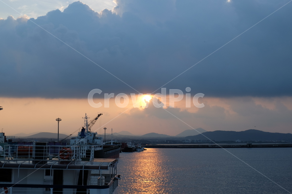 노을,바다,배,하늘,해,sea,sky,우도,제주도,제주,jeju,일몰,ship,자연,풍경,nature,landscape,water,물,transportation,교통,watercraft,선박,vehicle,차량