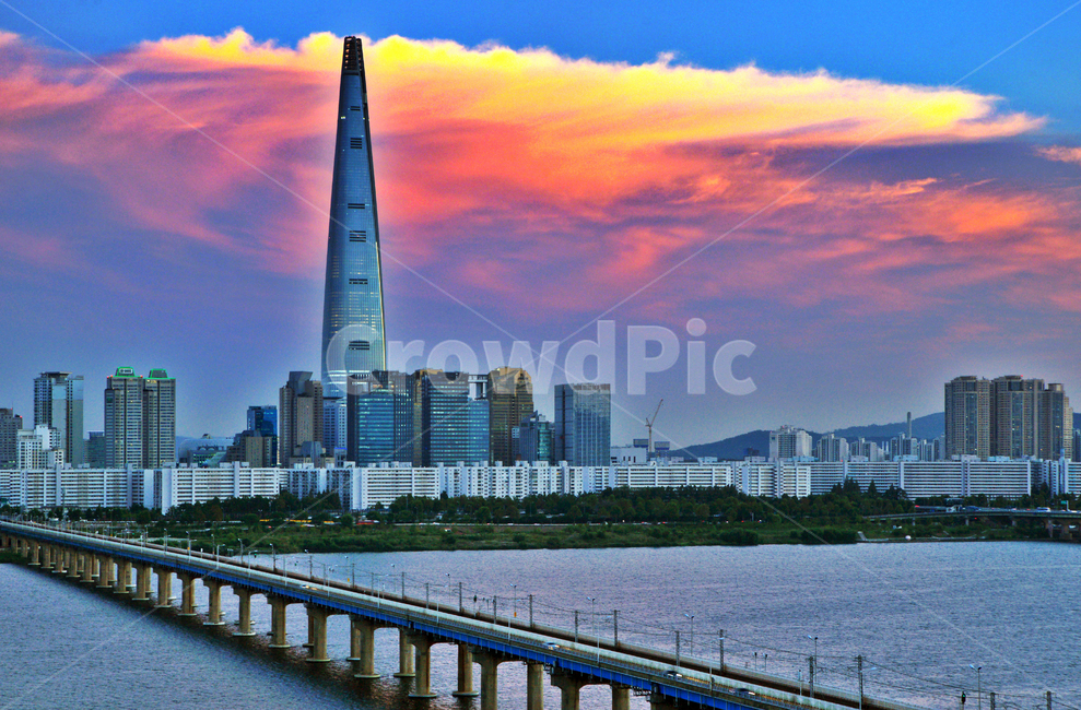 잠실,노을,석양,잠실철교,롯데타워,도시,풍경,city,landscape,한국도시풍경,한국도시경관,korea cityscape,랜드마크,landmark,tourist attraction,한국랜드마크,한국관광지,한국명소,korea landmark,korea tourist attraction,railing,난간,building,건물
