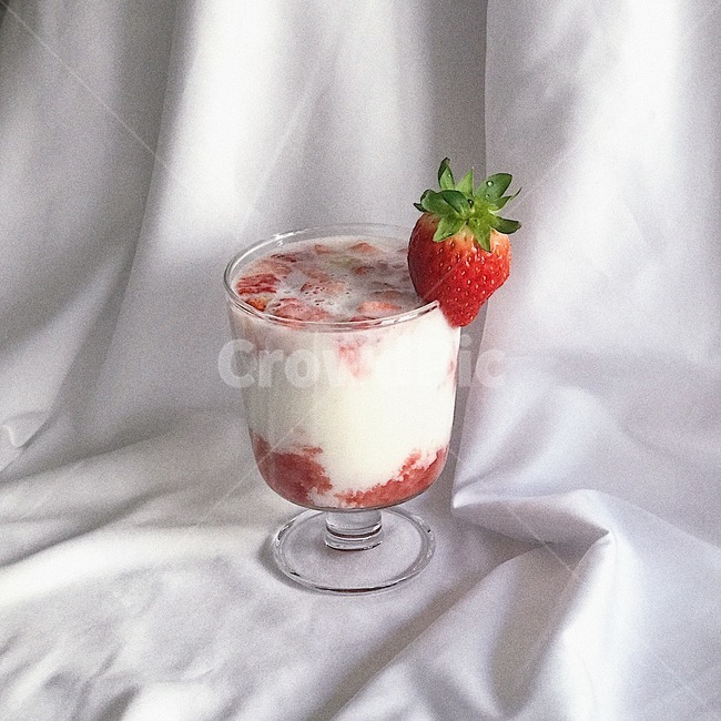 마실것,milk,우유,jar,음료수,beverage,ade,red,예쁜,홈카페,카페,마실것,drink,소품,커피,딸기,strawberry,pink,핑크,분홍,딸기우유,딸기라떼,생딸기우유,latte,icedlatte,ice,fruit,과일,식품,food,음료수,drink,beverage