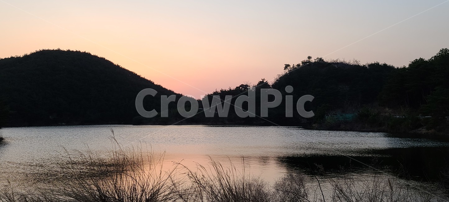 nature,자연,outdoors,호수,lake,노을,sunset,평화로움,peace,고즈넉함,quietness,그라데이션,하늘,해질녘,nightfall,한국자연풍경,잔잔함,감성적