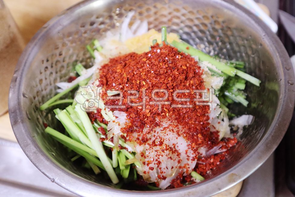 Chives,chive dishes,green onion dishes,pickled chives,pickled chives,leaves,cooking,agriculture,spices,vitamins,cut,salad,ingredients,raw,green onions,vegetables