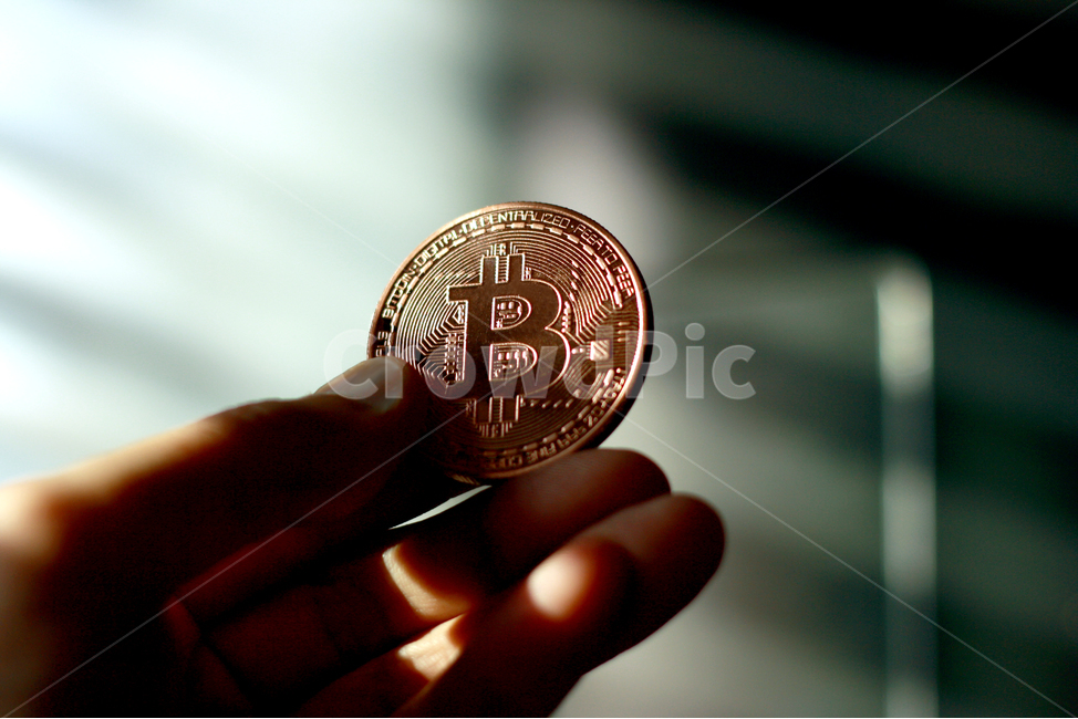 비트코인,bitcoin,가상화폐,암호화폐,코인,암호화화폐,금융,돈,finance,banking,money,정보통신기술,전자,it,information,technology,electro,연출,컨셉,direction,concept,비즈니스,산업,투자,전자상거래,cyber,future,블록체인,동전,채굴,전자기기,전자제품,electronic,equipment,시간,사람,인물,인간,human,person,신체일부,몸,body,산업,industry,industrial,금융,돈,finance,banking,money