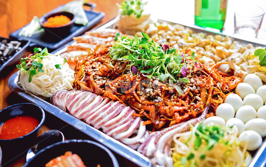 골뱅이무침,오징어,골뱅이,소면,한국술안주,한국전통요리,술안주,소주안주,매콤한요리,안주,소주