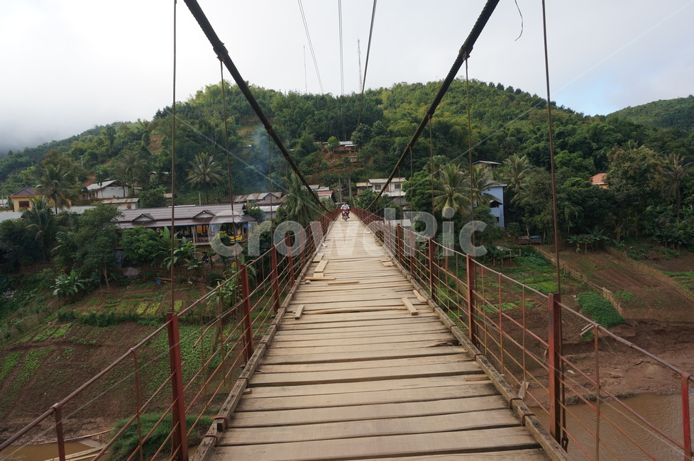 라오스,다리,나무다리,흔들다리,오토바이,시골풍경,laos,bridge,woodenbridge,suspensionbridge,motorcycle,자연,풍경,nature,landscape,해외,외국,세계,foreign,oversea,world,세계자연풍경,해외자연풍경,외국자연풍경,world nature landscape,building,건물