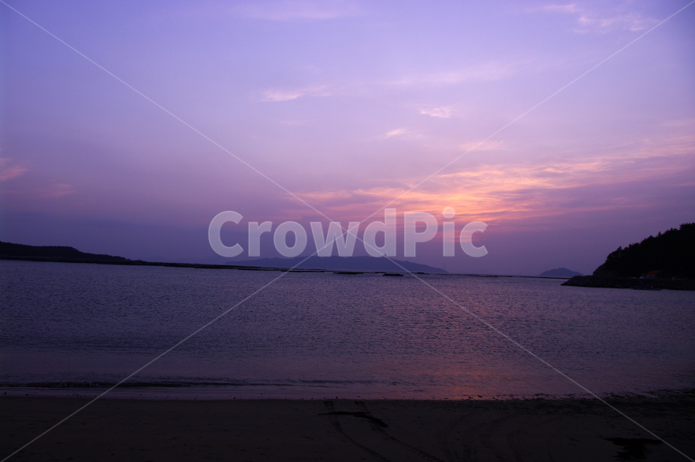 노을,sunset,일몰,바다,하늘,섬,구름,풍경,자연,풍경,nature,landscape,outdoors,옥외,sky,dusk,황혼,dawn,새벽,red sky,붉은 하늘