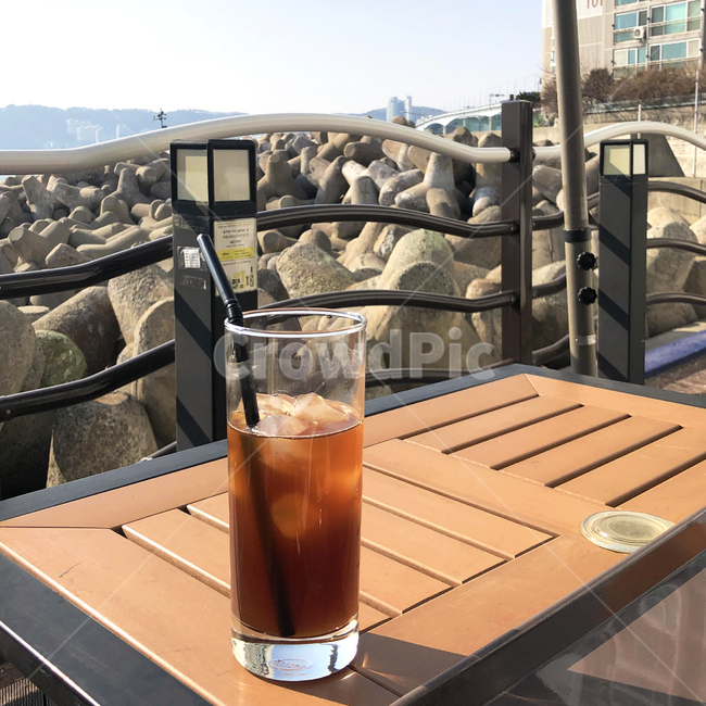 부산,영도,바다,야외,카페,커피,음료,라떼,coffee,아아,아이스아메리카노,아메리카노,연유라떼,커피,카페,coffee,cafe