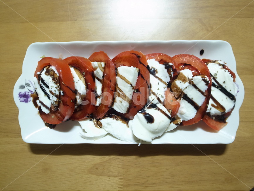 토마토,카프레제,생모짜렐라,발사믹글레이즈,에피타이저,토마토요리,전채요리,발사믹소스,모짜렐라,모짜렐라치즈,바질,차가운요리,핑거푸드,caprese,salad,샐러드,tomato,음식,음식사진,누끼,음식누끼,음식,식재료,요리,food,cook,meal,dishes,food reserves