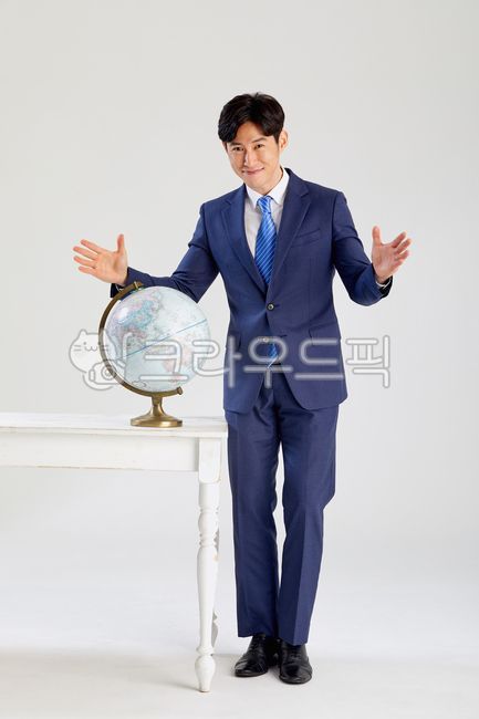 young businessman,assistant manager,office,Asian,Global,sales,globalbusiness,smile,executive,tie,white,global business,businessman,deputy,work,office worker,formal,1st place,1person,globe,dream,success,person,30s,suit,job,male,best,global,cool young man,i