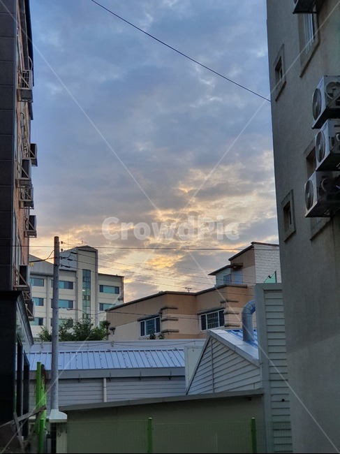 구름,아침,하늘,노을,건물사이,도시,풍경,city,landscape
