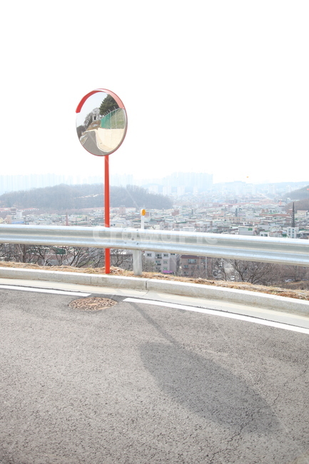 배경,거울,도시,거리,도로,빛,그림자,대비,교통,교통수단,traffic,transportation