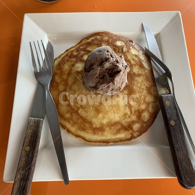 bread,빵,food,음식,knife,pancake,펜케이크,디저트,간식,후식,dessert,snack