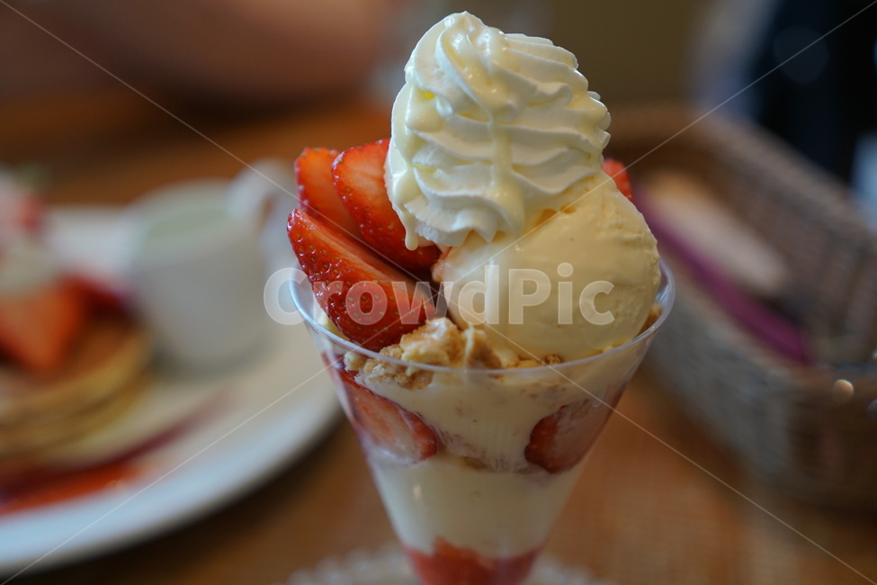 dessert,디저트,icecream,아이스크림,creme,크림,food,식품,parfait,파르페,strawberry,딸기,음식,식재료,요리,food,cook,meal,dishes,food reserves,디저트,간식,후식,dessert,snack
