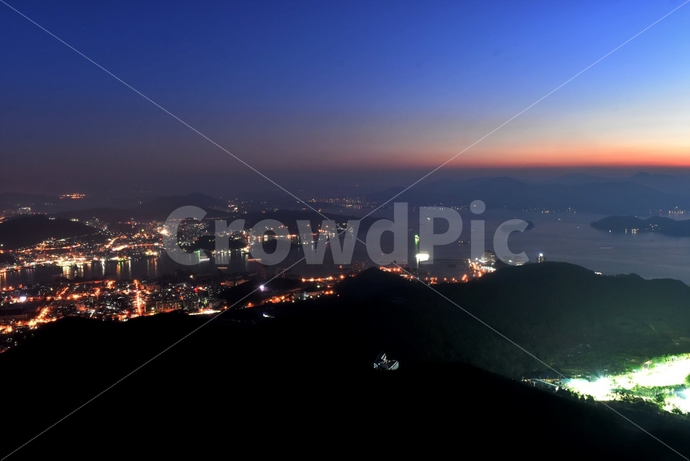 미륵산,바다,야경,통영,일출,가을,풍경,탐방,미래사,한려해상국립공원,자연,파란하늘,그림같은,칼라풀,뷰티플,아름다운,힐링,감성,정취,산세,명산,전망,조망,100대명산,nature,산,등산,트레킹,풍경사진,비경,경치,청명,가을날씨,경관,암봉우리,mountain,케이블카,섬,미륵도,바다백리길,달아길,여명,나폴리,야경,밤,풍경,nightscape,night,landscape,도시,city,한국도시풍경,한국도시경관,korea cityscape,outdoors,옥외,scenery