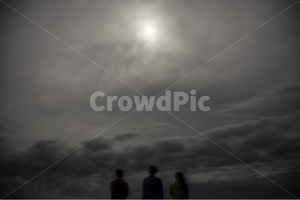silhouette,실루엣,하늘,구름,달,moon,sky,noir,cloud,사람